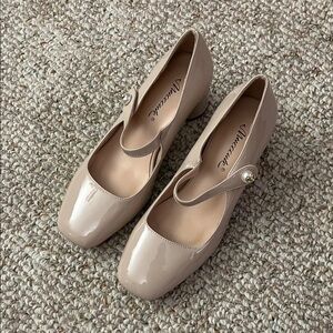 Mucccute Women's Beige Mary Jane Shoes